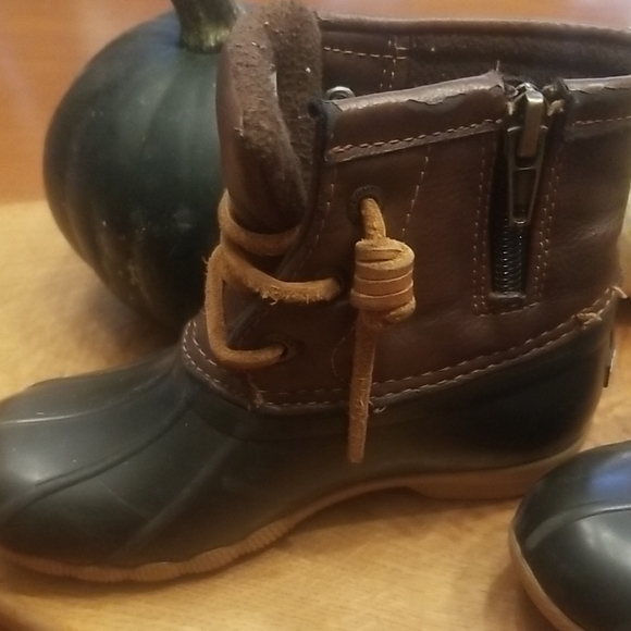 Sperry Brown and Black Kids Boots - Picture 3 of 6